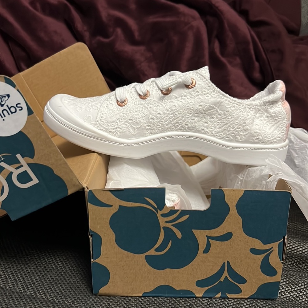 NEW IN BOX. Roxy White Bayshore Sneakers.